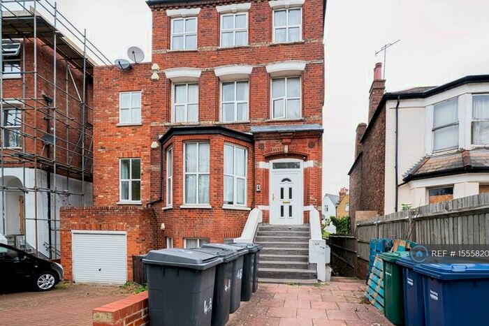 3 Bedroom Flat To Rent In Crescent Road, London, N3