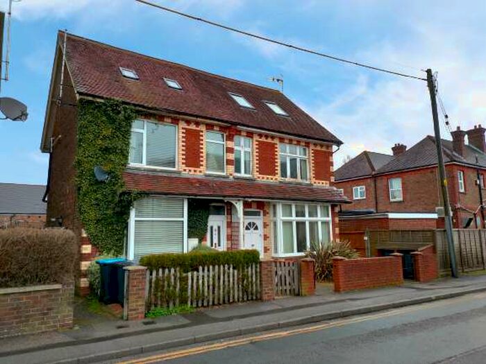 1 Bedroom Flat To Rent In Royal George Road, Burgess Hill, West Sussex RH15