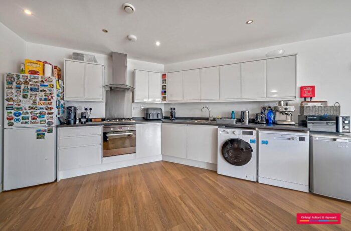 2 Bedroom Flat To Rent In Green Lanes, Palmers Green, London, N13