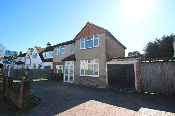 4 Bedroom Property To Rent In Fairway Close, Croydon, CR0