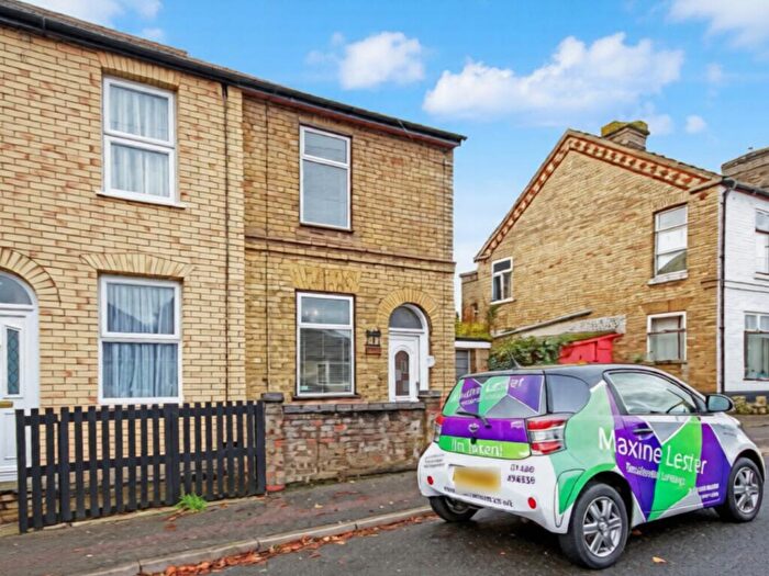 2 Bedroom End Of Terrace House To Rent In East Street, Huntingdon, Cambs, PE29