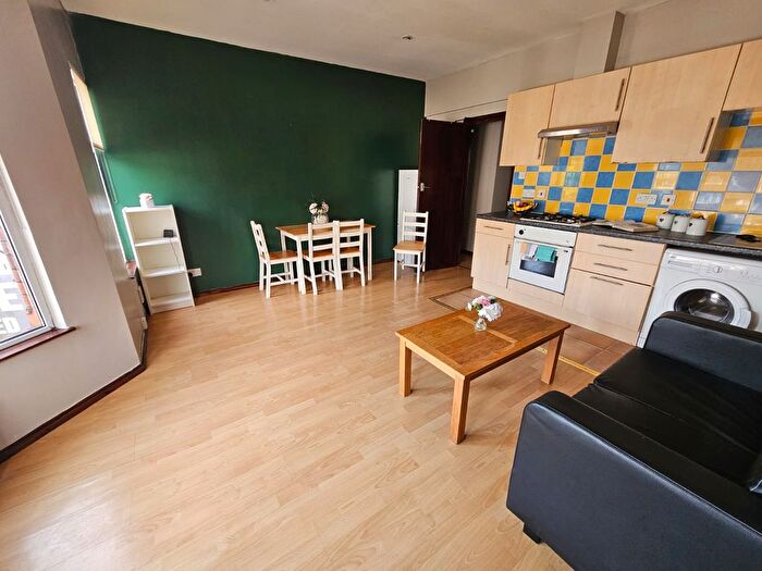 1 Bedroom Flat To Rent In A Hazelbury Crescent, Luton, LU1