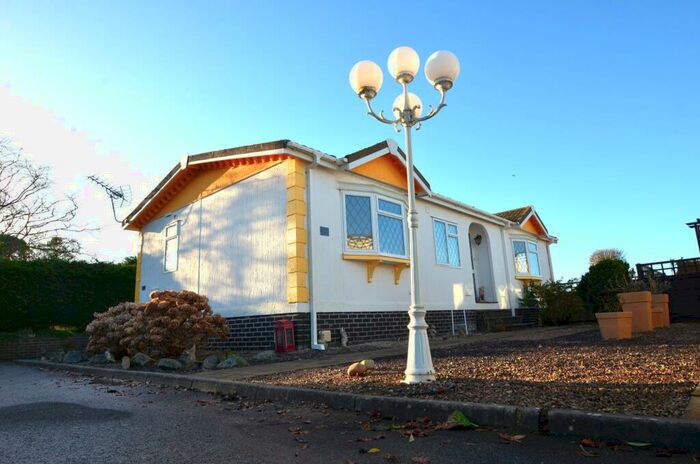 2 Bedroom Park Home For Sale In Newlands Park, Sidmouth Road, Exeter, EX5