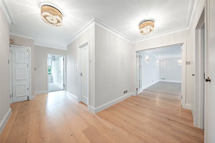 3 Bedroom Flat To Rent In Hyde Park Gate, London, SW7