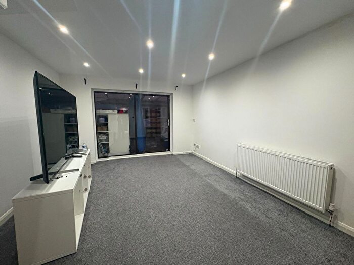 2 Bedroom Terraced House To Rent In Barnes Avenue, Southall, UB2