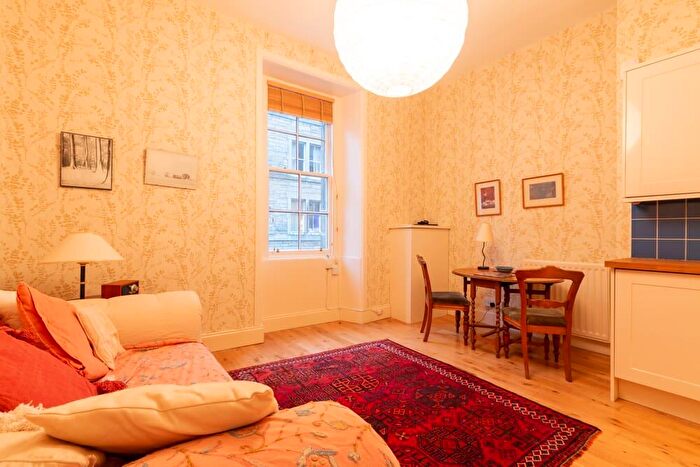 2 Bedroom Flat To Rent In L Sciennes House Place, Edinburgh, EH9