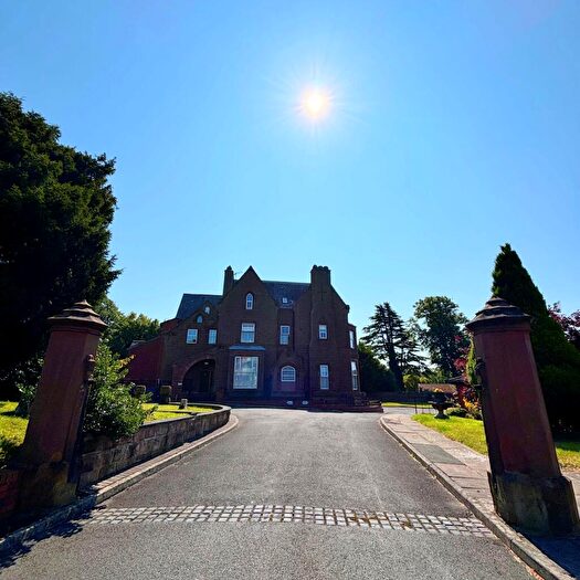 2 Bedroom Apartment To Rent In Larch Close, L19