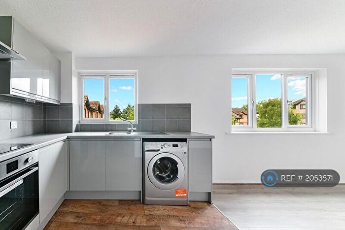 2 Bedroom Flat To Rent In Henderson Court, London, SE14