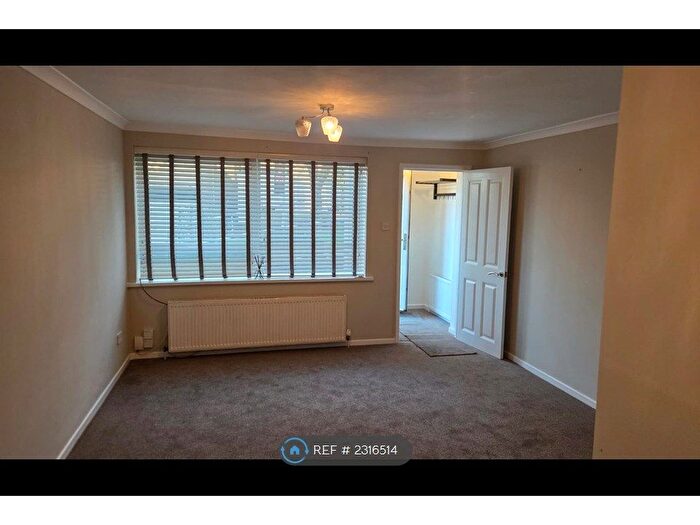 2 Bedroom Flat To Rent In Whickham, Newcastle Upon Tyne, NE16
