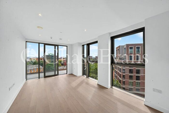 1 Bedroom Flat To Rent In Arbour Heights, Heygate Street, Elephant & Castle, London, SE17