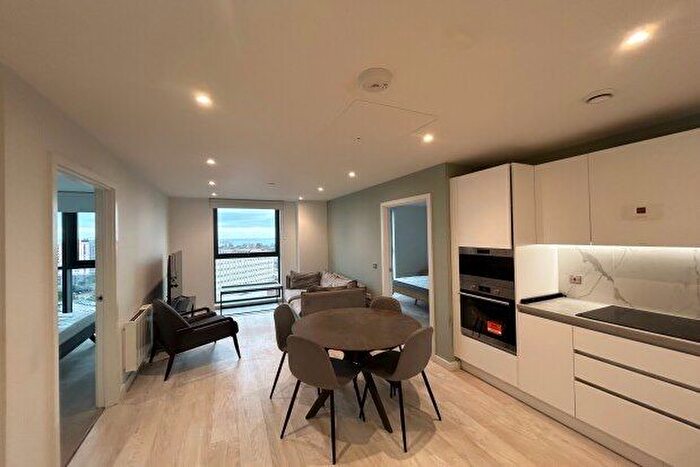 2 Bedroom Flat To Rent In Holdenhurst Road, Bournemouth, BH8