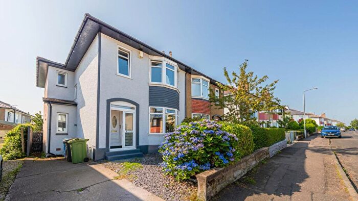 4 Bedroom Semi-Detached House For Sale In Hillview Drive, Clarkston, G76