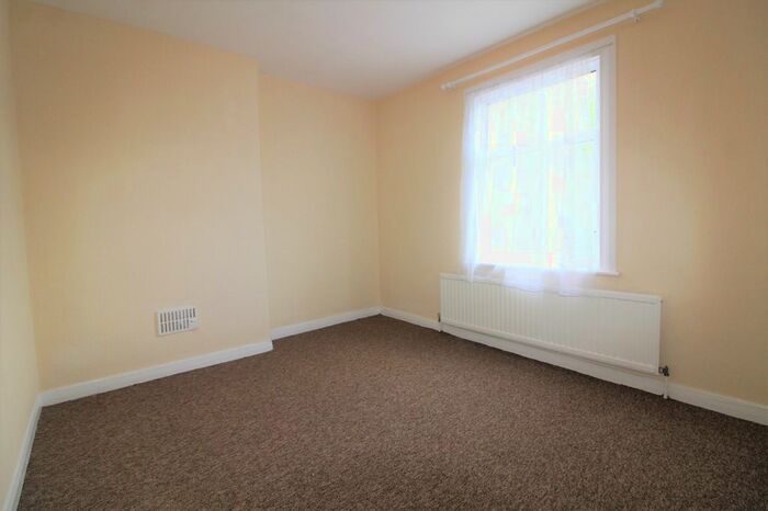3 Bedroom Flat To Rent In Stanley Road, Edmonton, N9