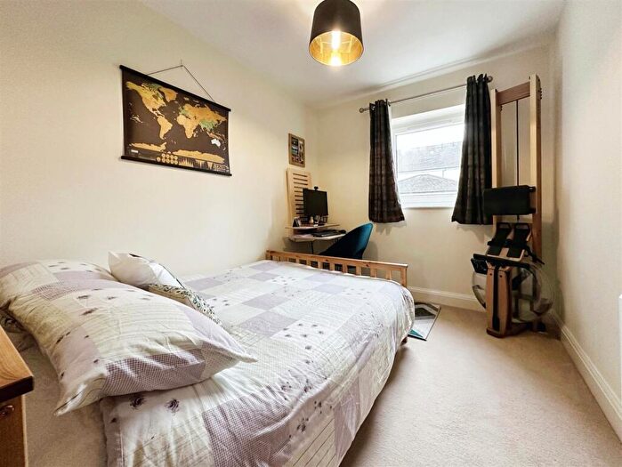 2 Bedroom Apartment For Sale In Trent Place, Warwick, CV34