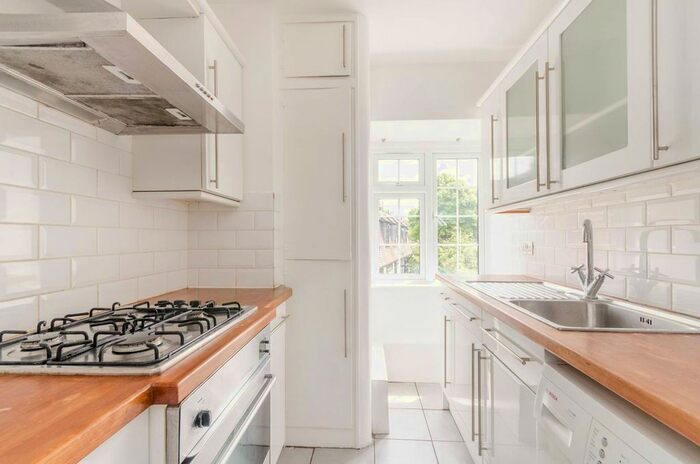 2 Bedroom Flat To Rent In Surbiton Crescent, Kingston, Kingston Upon Thames, KT1