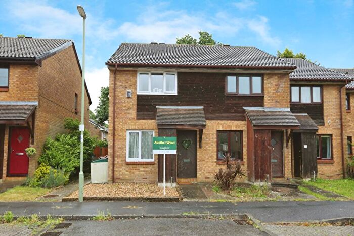 2 Bedroom End Of Terrace House For Sale In Celandine Avenue, Locks Heath, Southampton, Hampshire, SO31