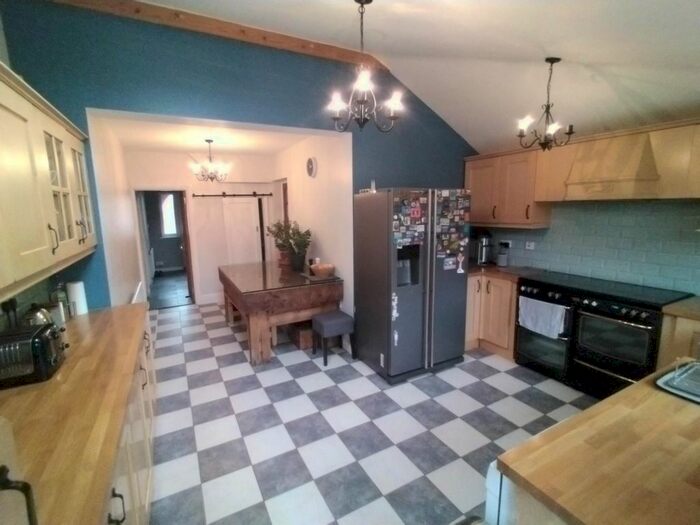 3 Bedroom Detached House To Rent In Warwick Avenue, Beeston, NG9