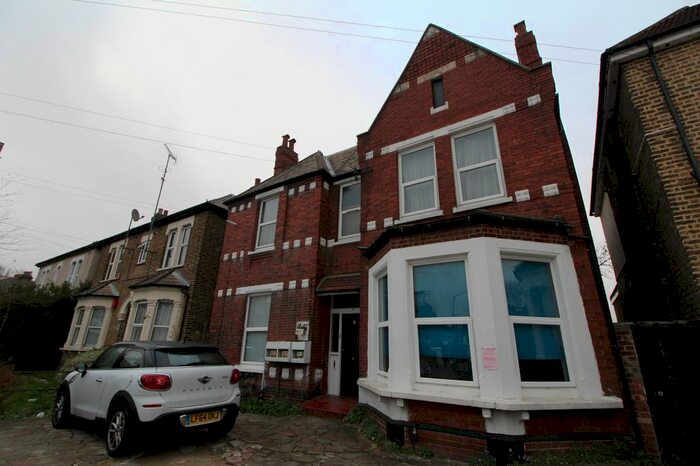 2 Bedroom Flat To Rent In Honley Road, Catford SE6