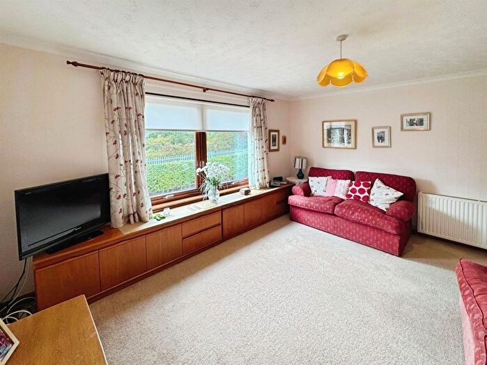 3 Bedroom Detached Bungalow For Sale In South View, Clydebank, G81