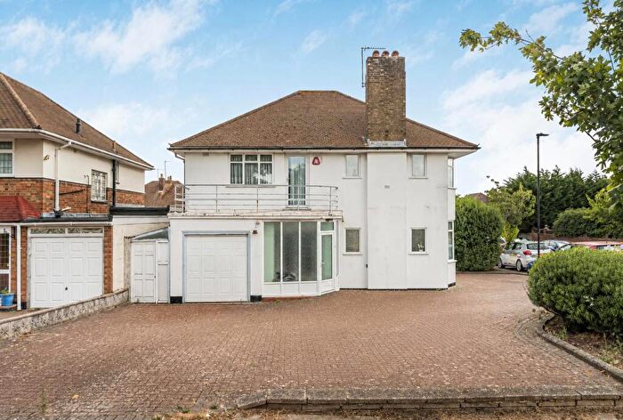 4 Bedroom Detached House For Sale In Chase Road, Oakwood, N14