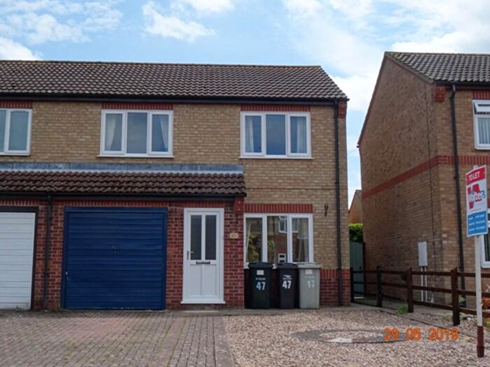 3 Bedroom Semi-Detached House To Rent In Banovallum Gardens, Horncastle, LN9