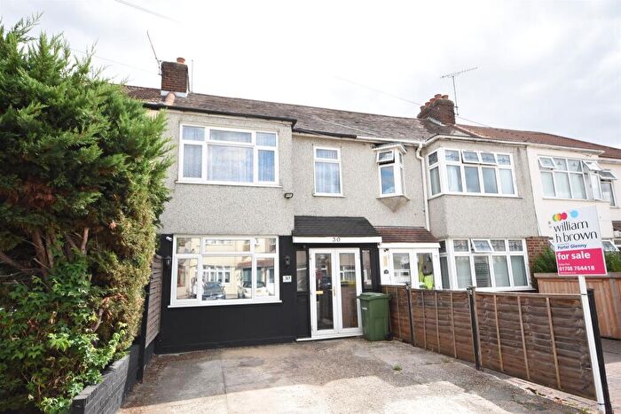 3 Bedroom Terraced House For Sale In Beechfield Gardens, Romford, RM7