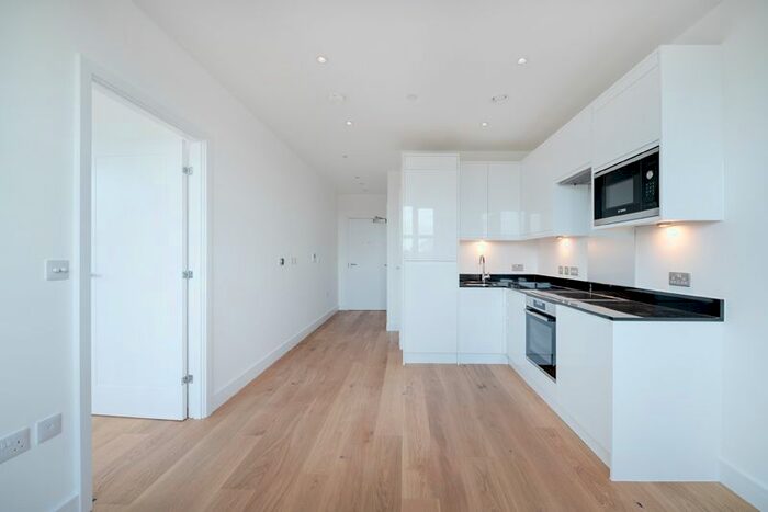 2 Bedroom Flat To Rent In One Twenty Chertsey, Lodon KT16