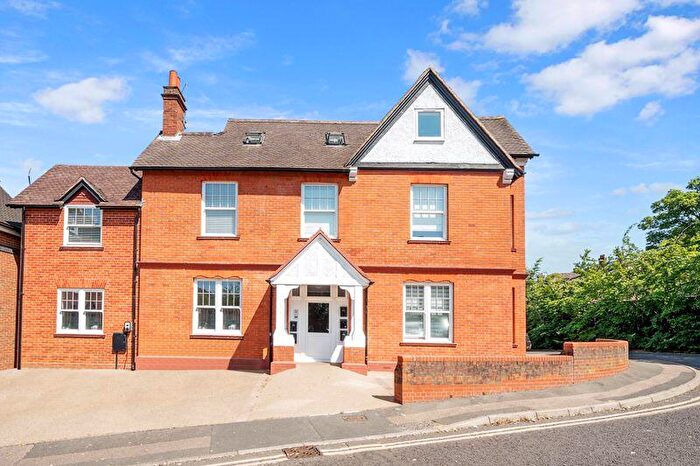 1 Bedroom Flat To Rent In Lower South Street, Godalming, GU7