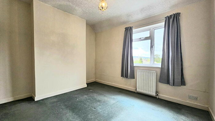 3 Bedroom Terraced House For Sale In Stourbridge, Wollaston, Vicarage Road, DY8