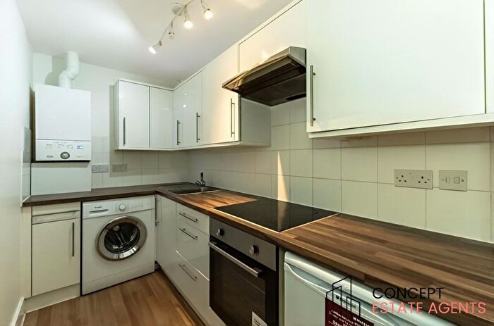 2 Bedroom Flat To Rent In Oak Place, East Hill, Wandsworth, SW18