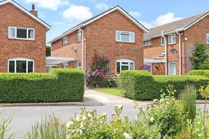 3 Bedroom Detached House To Rent In River Green, Hamble, Southampton, SO31