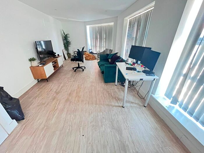 Flat To Rent In Bradford Street, Birmingham, West Midlands, B12