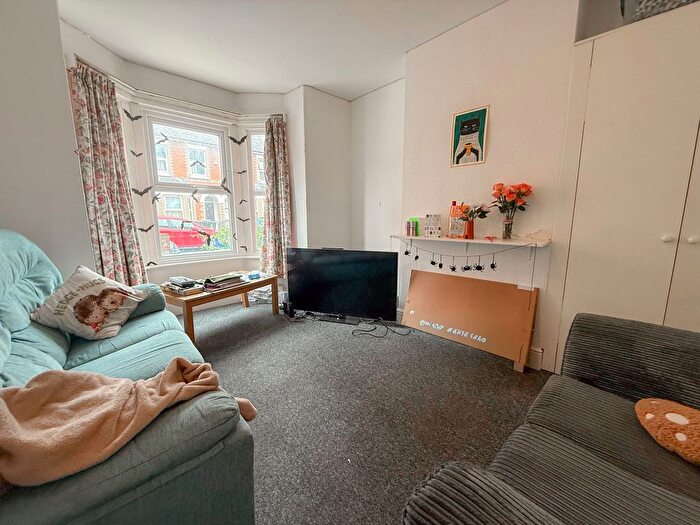 4 Bedroom Terraced House To Rent In Donnington Road, Reading, RG1