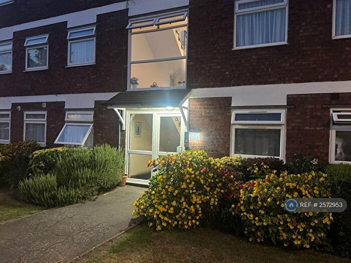 2 Bedroom Flat To Rent In Poplar Way, Ilford, IG6