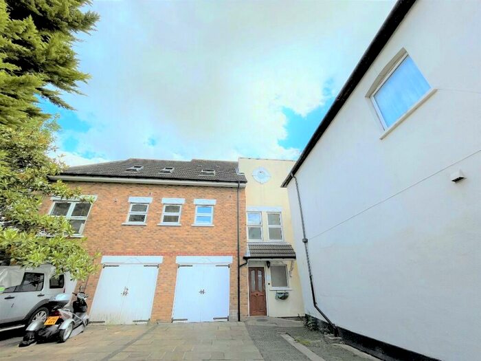 2 Bedroom Maisonette To Rent In Pembury Road, Westcliff-On-Sea, Essex, SS0