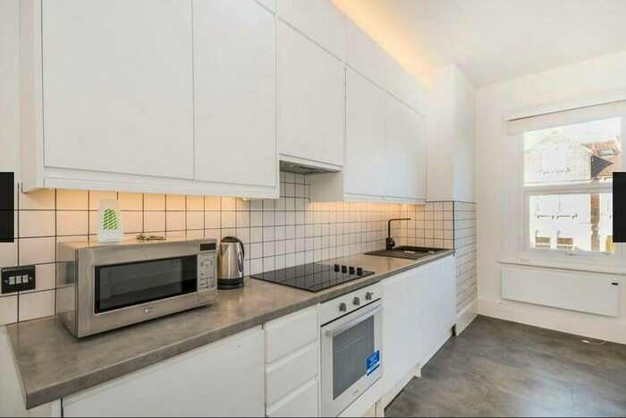 1 Bedroom Flat To Rent In Moreton Road, South Croydon, CR2