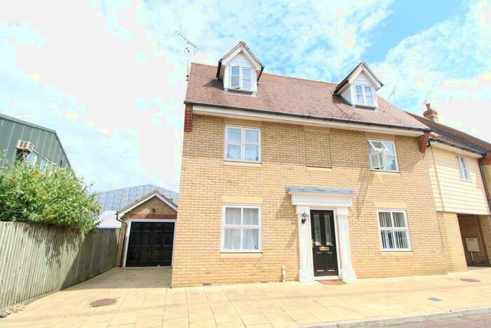 5 Bedroom Link Detached House To Rent In Hesper Road, Colchester, CO2