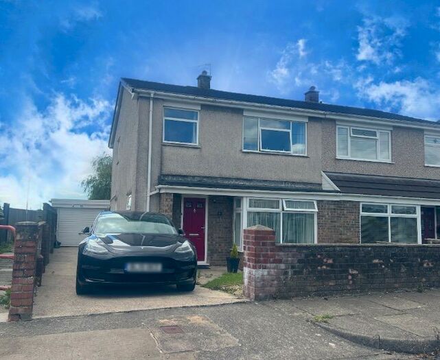 3 Bedroom House To Rent In Heol Mair, Bridgend, CF31