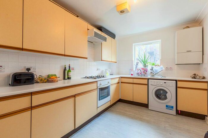 1 Bedroom Flat To Rent In Sclater Street, Shoreditch, London, E1