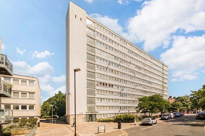 3 Bedroom Flat To Rent In Six Acres Estate, London, N4