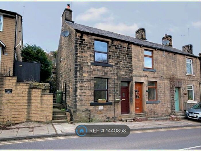 2 Bedroom End Of Terrace House To Rent In Oldham Road, Lancs, OL3