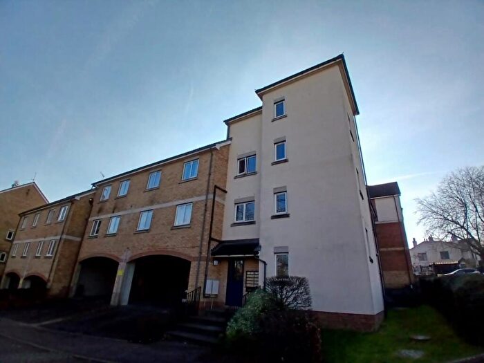 2 Bedroom Apartment To Rent In Knights Place, Redhill, RH1