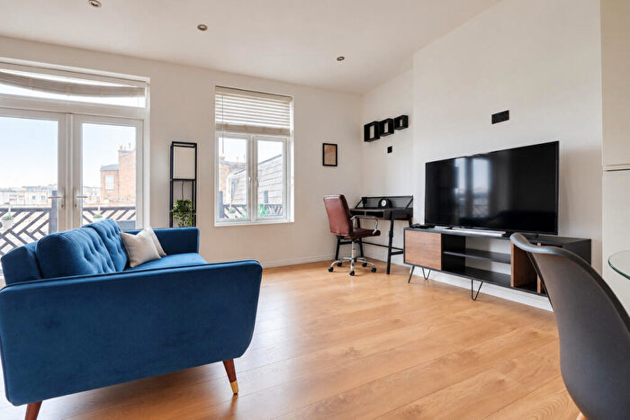 2 Bedroom Flat To Rent In High Street, Southend-on-sea, SS1