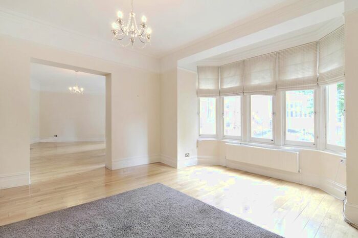 4 Bedroom Flat To Rent In Iverna Court, London, W8