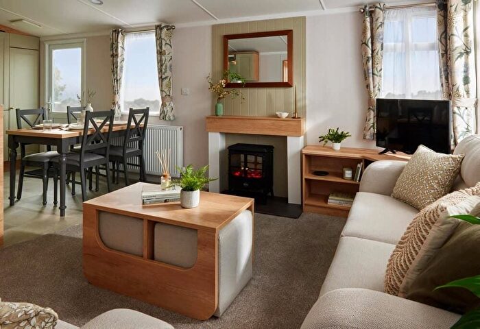 2 Bedroom Mobile/park Home For Sale In Fenny Bentley, Ashbourne, DE6