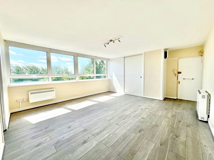 Studio To Rent In Hilltop House, Hornsey Lane, Highgate, N6