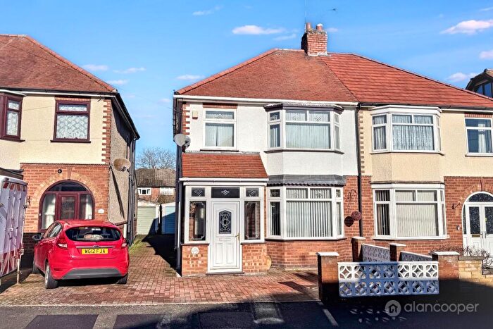 3 Bedroom Semi Detached House For Sale In Oakdene Crescent, Weddington, Nuneaton, CV10