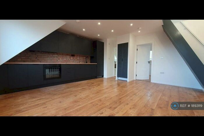 1 Bedroom Flat To Rent In High Street, Edgware, HA8