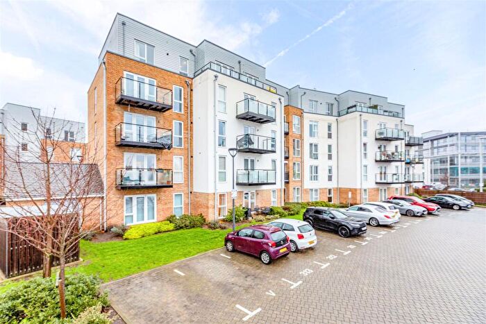 1 Bedroom Apartment For Sale In Hawker Drive, Addlestone, KT15