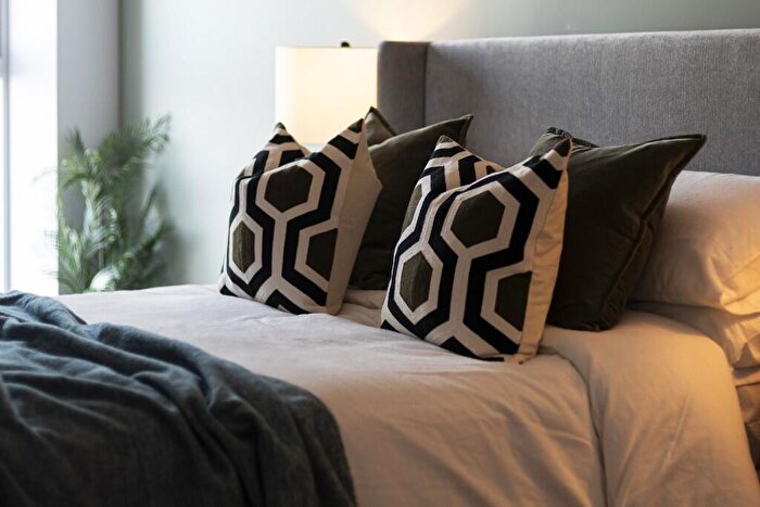 Apartment To Rent In Dockside, Edinburgh, EH6